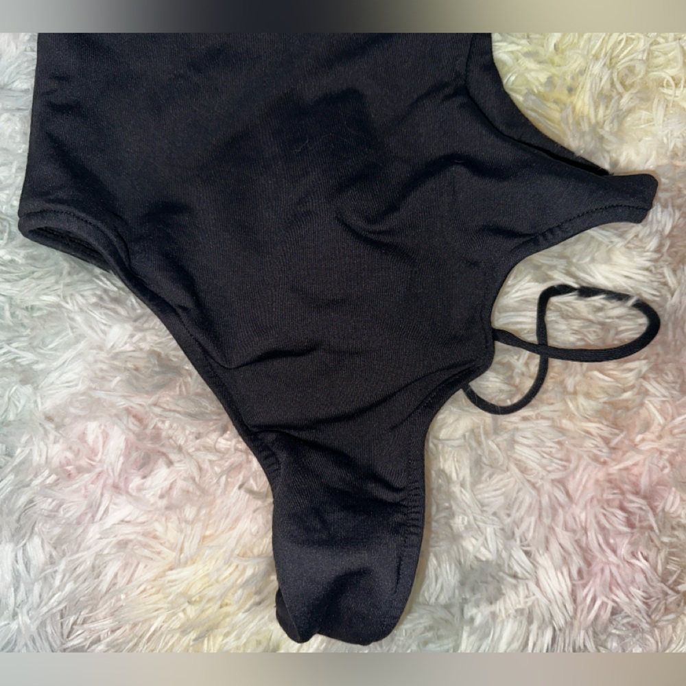 New LAQUAN SMITH One-Shoulder Cutout One-Piece Swimsuit Size XS - Picture 8 of 12